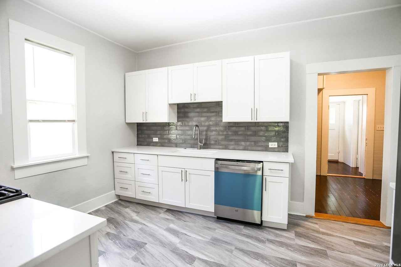 271 Willow Ave - Photo 7 of 24