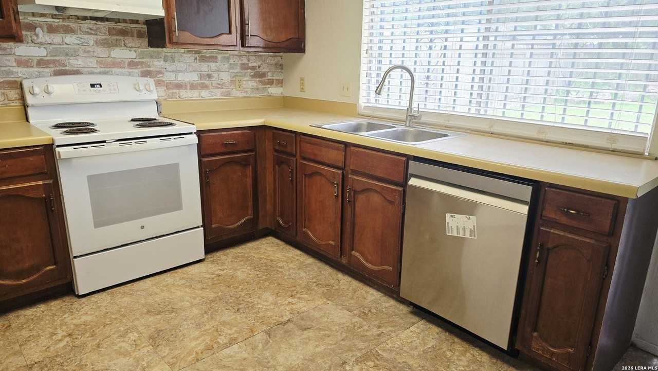 3043 Timber View Dr - Photo 5 of 21