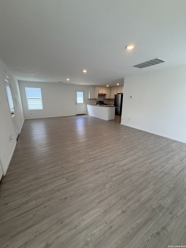 2822 Millikan Dr - Photo 4 of 10