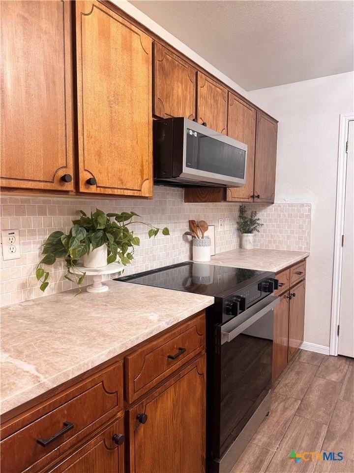 404 W St John Ave #A - Photo 6 of 18