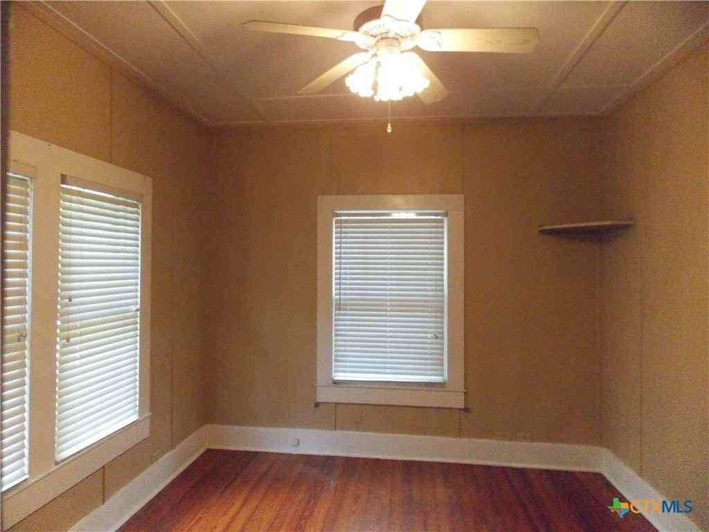 959 Lee St - Photo 4 of 12