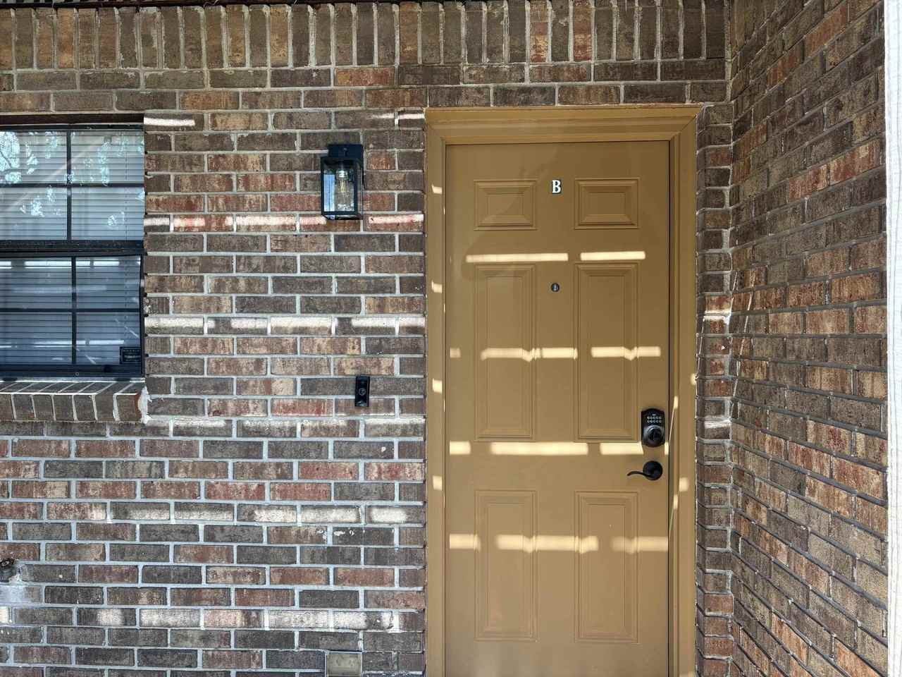1104 Greentree Ct - Photo 2 of 13
