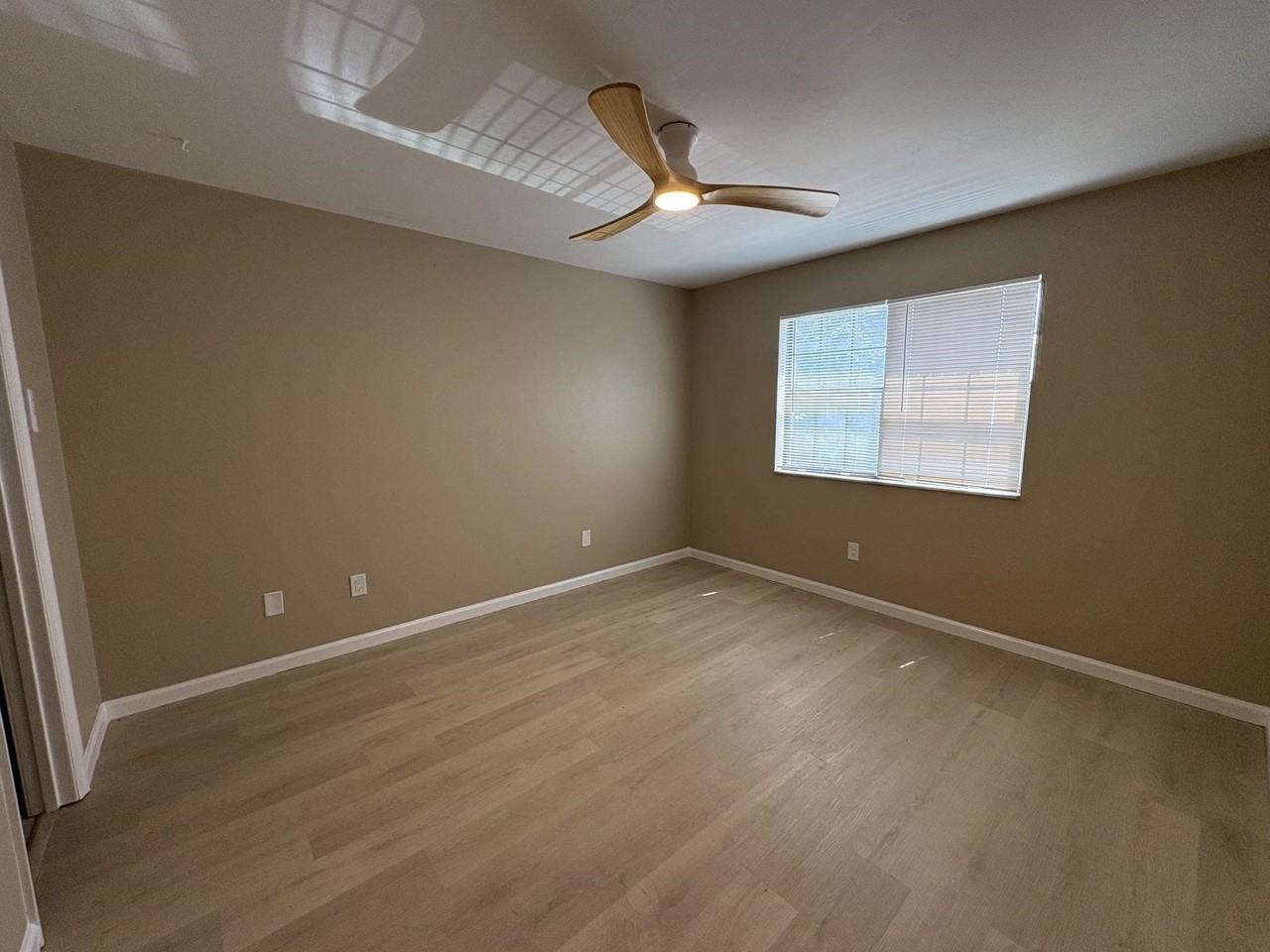 1104 Greentree Ct - Photo 3 of 13