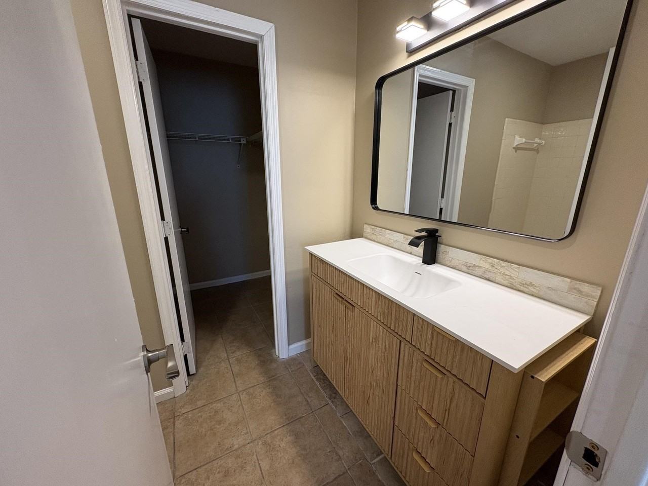 1104 Greentree Ct - Photo 4 of 13