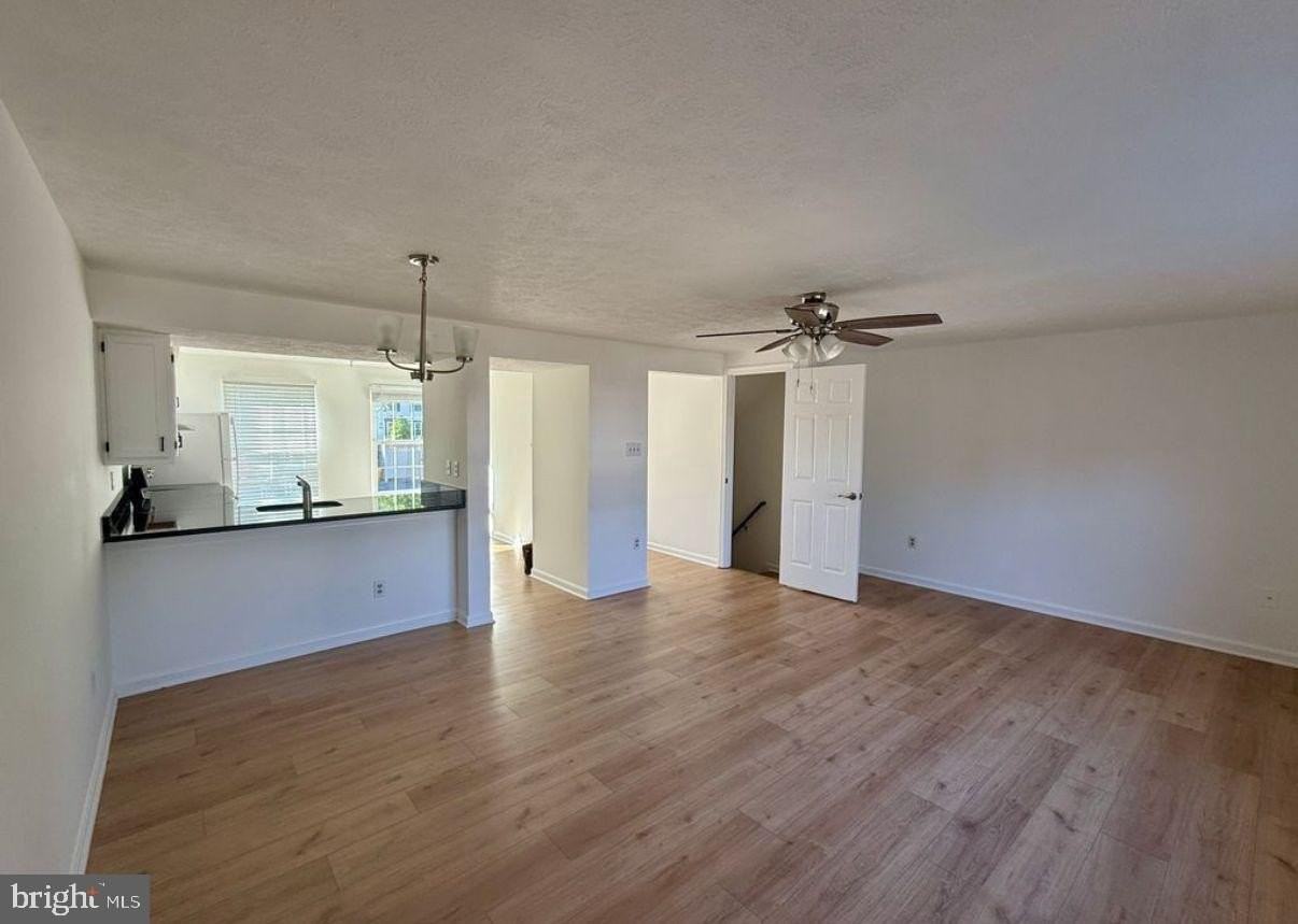 1475 Mobley Ct - Photo 3 of 10