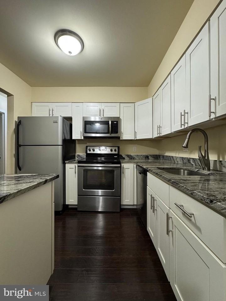 10127 Prince Pl #303-11A - Photo 3 of 8