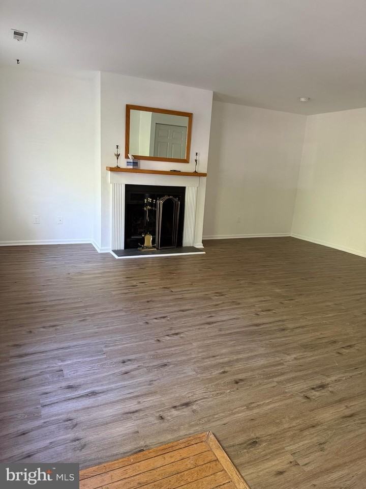 1614 Huntingdon Mews - Photo 2 of 10