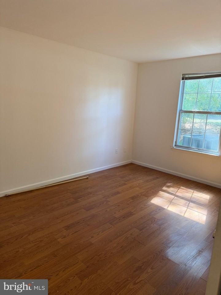 1614 Huntingdon Mews - Photo 7 of 10