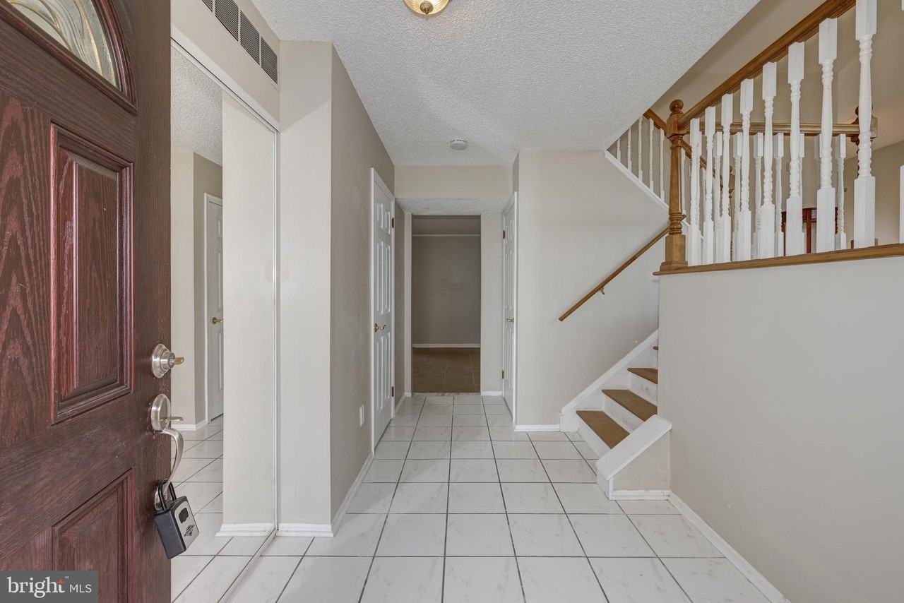 76 Argyle Ave - Photo 5 of 40