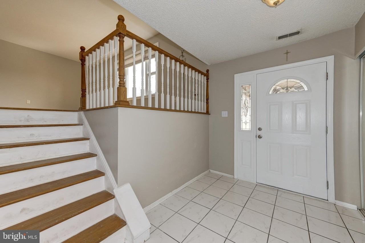 76 Argyle Ave - Photo 6 of 40