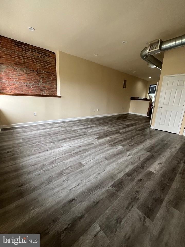 334 S Broad St #3 - Photo 5 of 17