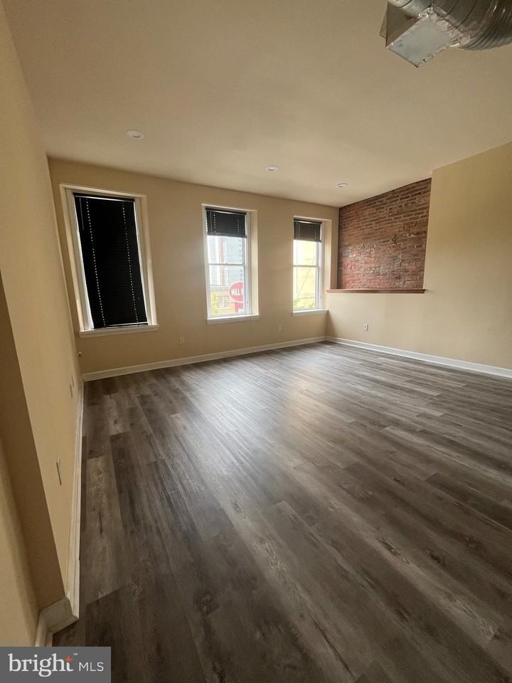 334 S Broad St #3 - Photo 6 of 17