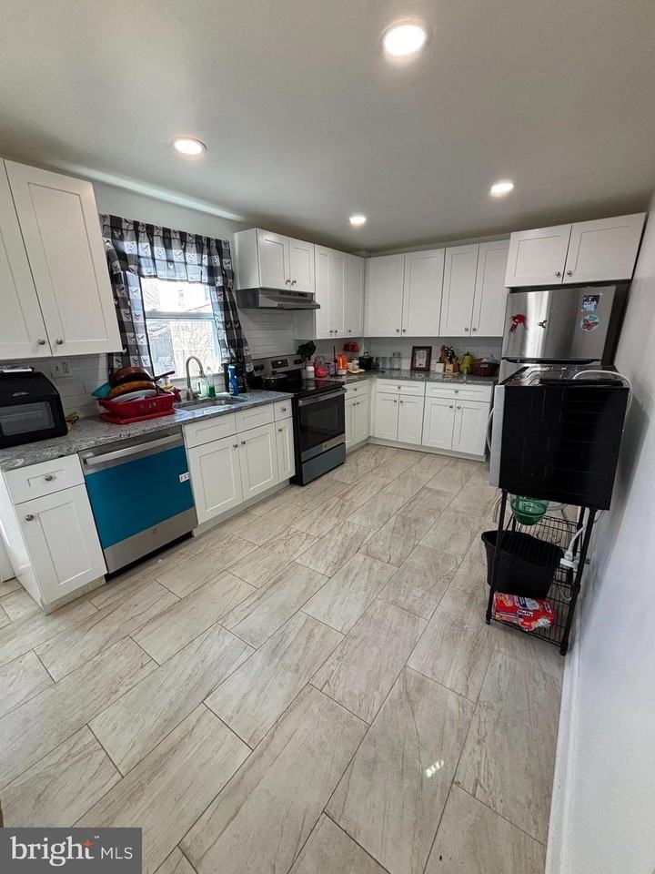 4448 Mitchell St - Photo 6 of 20