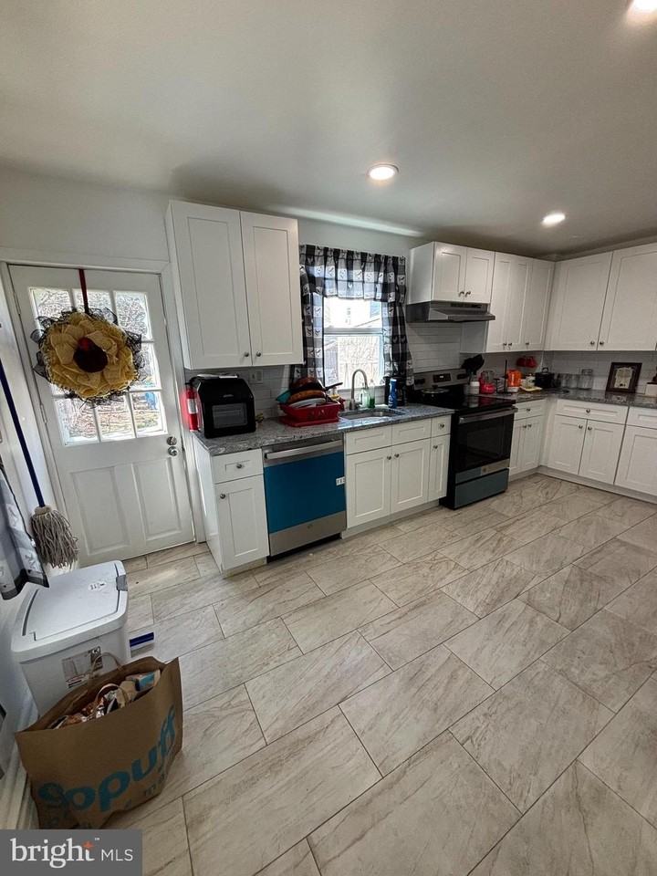 4448 Mitchell St - Photo 7 of 20