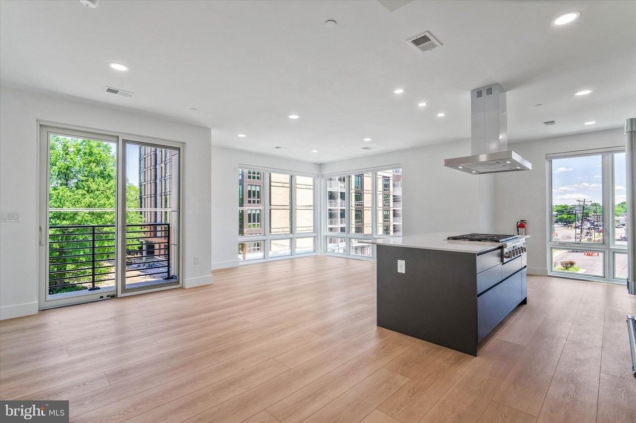 228 W Glebe Rd #301 - Photo 4 of 13