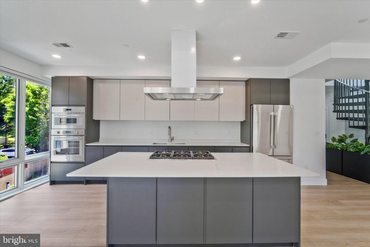 228 W Glebe Rd #301 - Photo 6 of 13