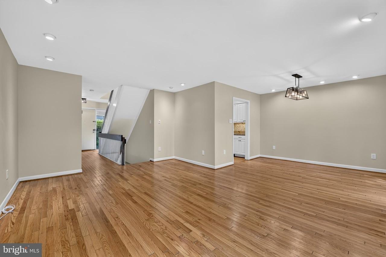2031 Sarazen Pl - Photo 5 of 27
