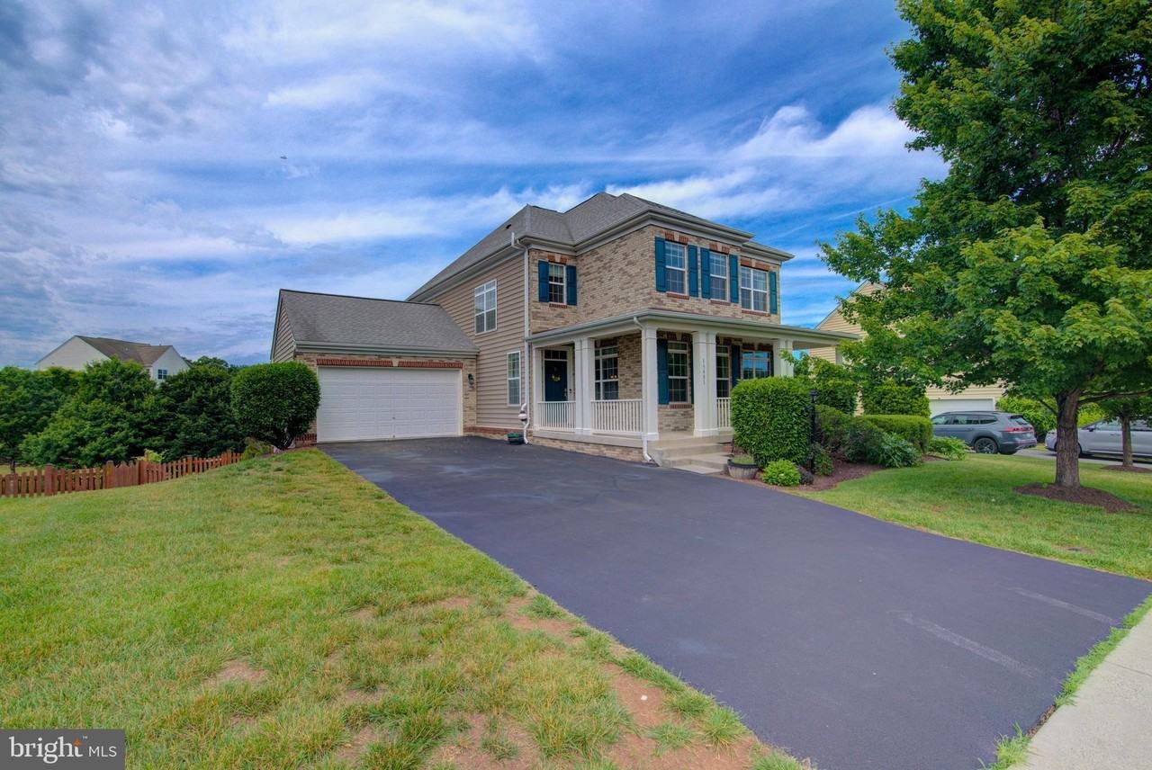 13481 Arcadian Dr - Photo 3 of 50