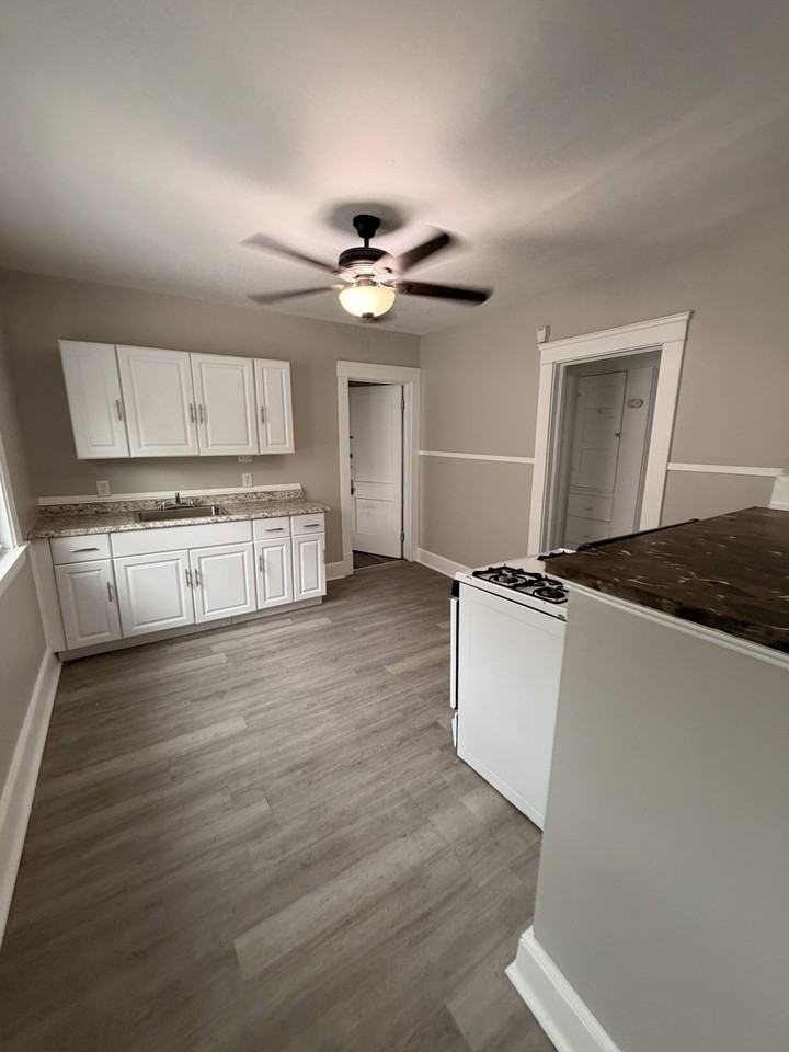 15619 School Ave - Photo 3 of 19