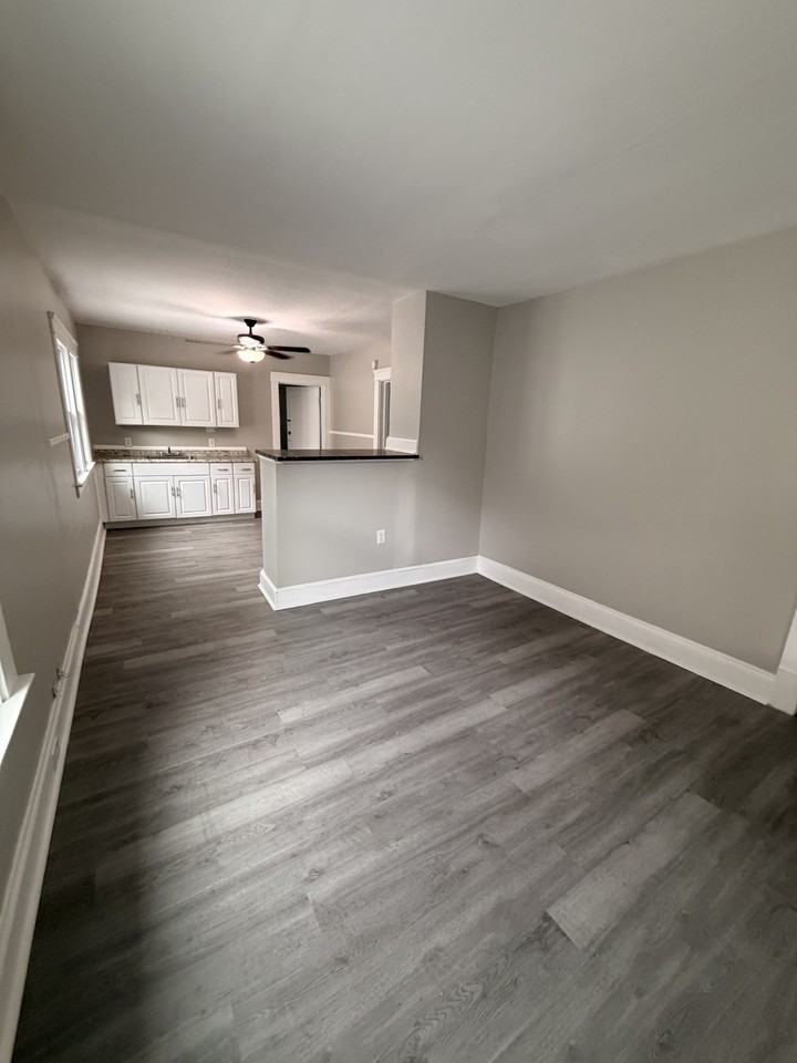 15619 School Ave - Photo 5 of 19