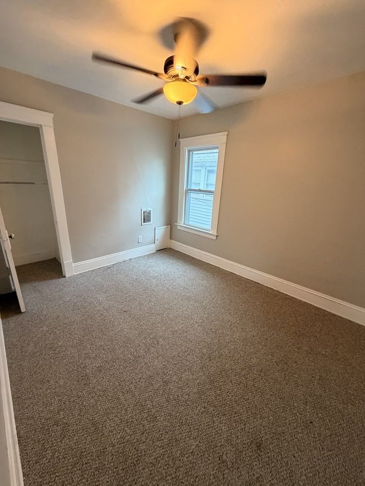 15619 School Ave - Photo 6 of 19