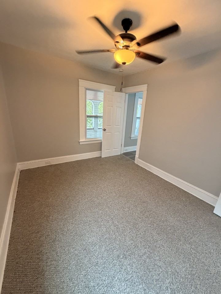 15619 School Ave - Photo 7 of 19