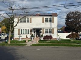 featured image of 37 Elizabeth Ann Dr
