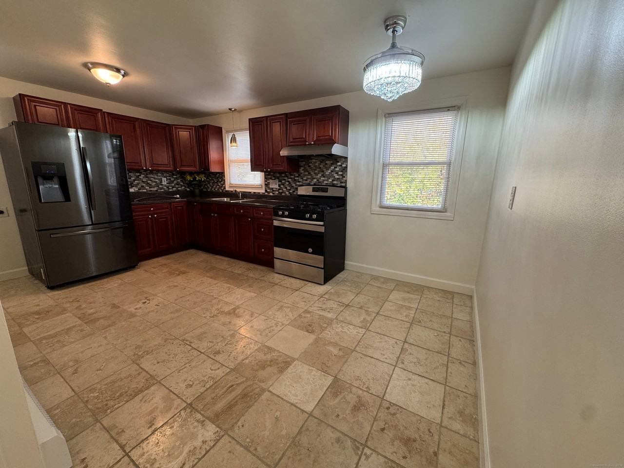 37 Elizabeth Ann Dr - Photo 4 of 14