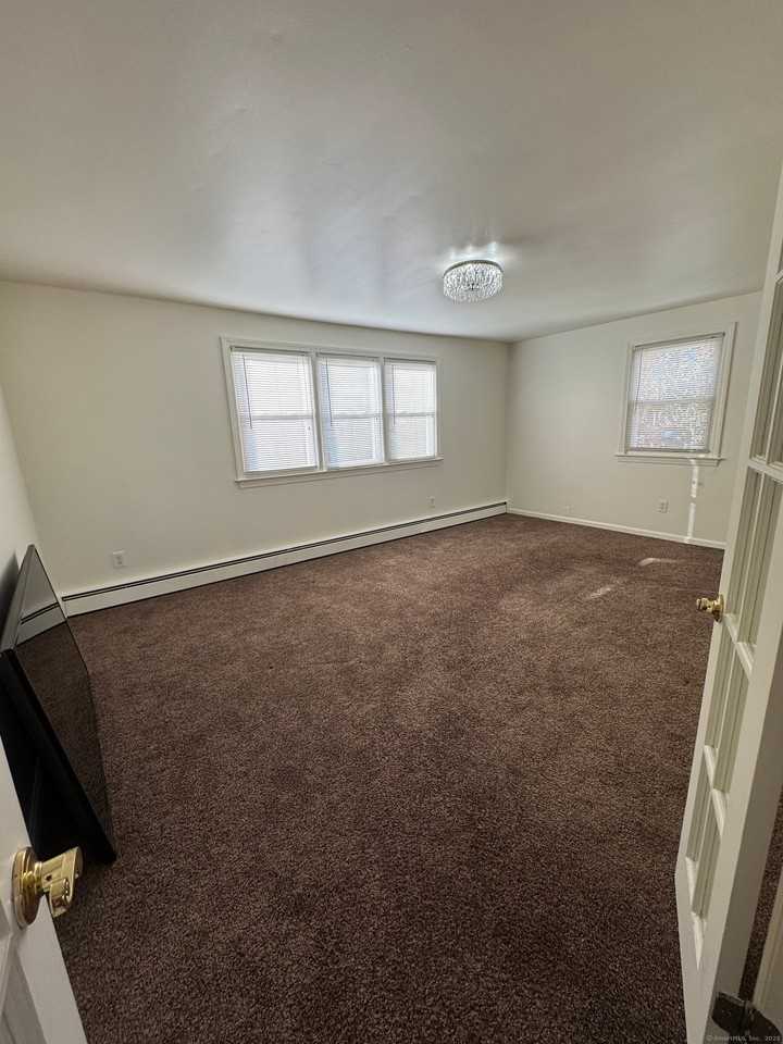 37 Elizabeth Ann Dr - Photo 6 of 14