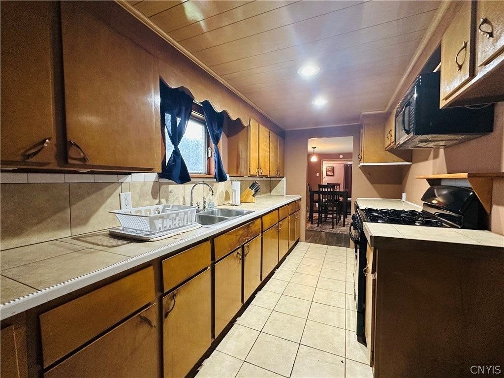 74 Volney St - Photo 7 of 12