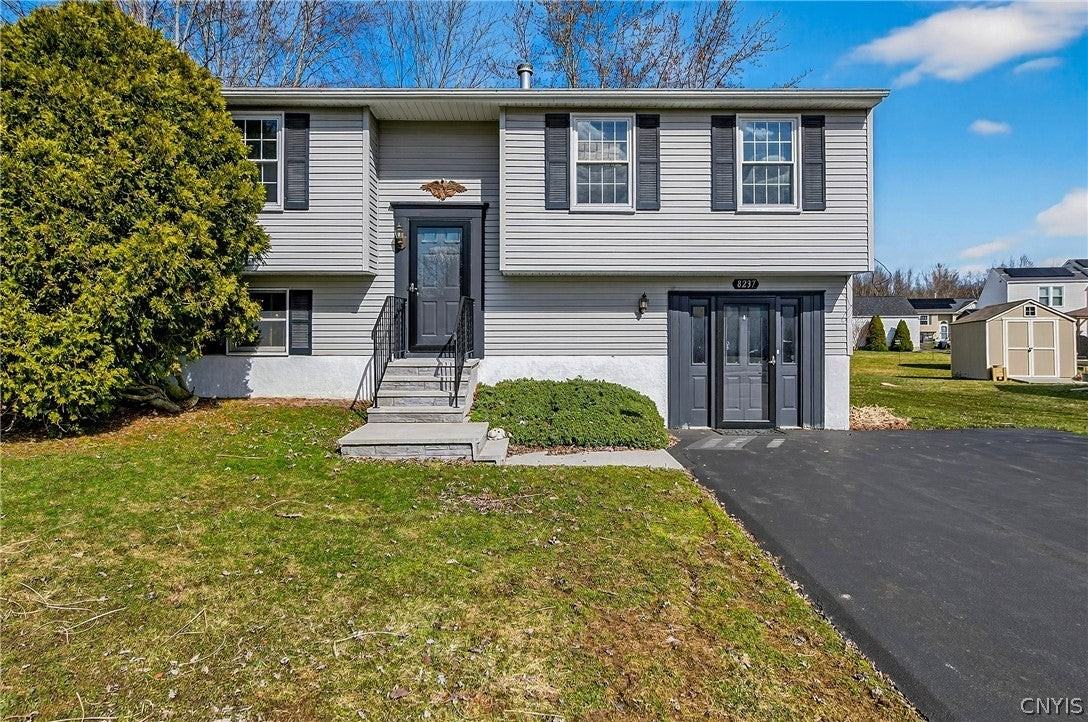 8237 Mantova Dr - Photo 2 of 37