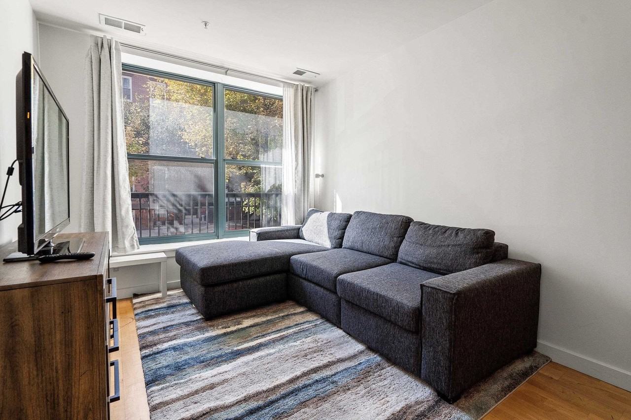 222 Montgomery St Apt 1d