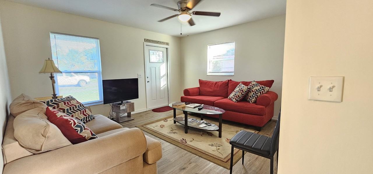 323 Seminole Ct - Photo 4 of 15