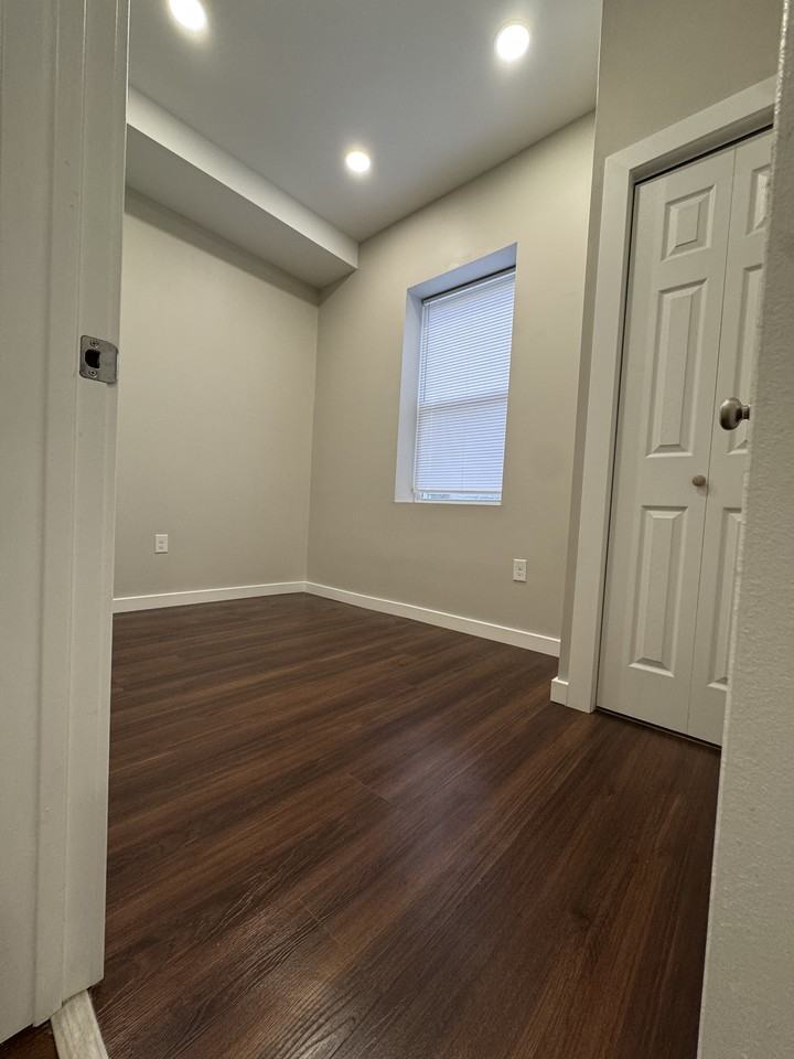 1933 E Huntingdon St #1 - Photo 3 of 22