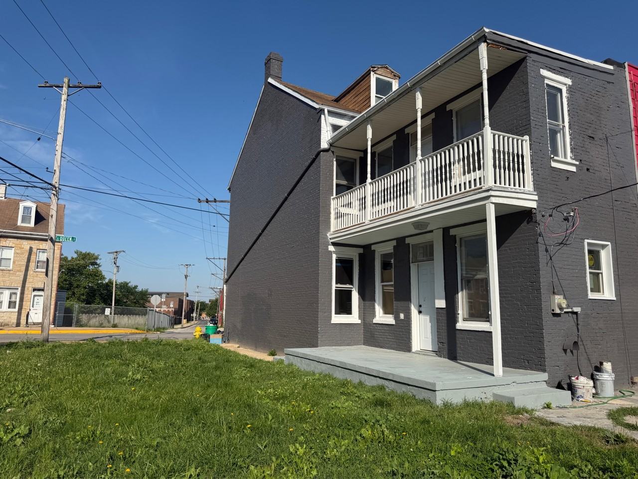 563 S Queen St #1 - Photo 4 of 21