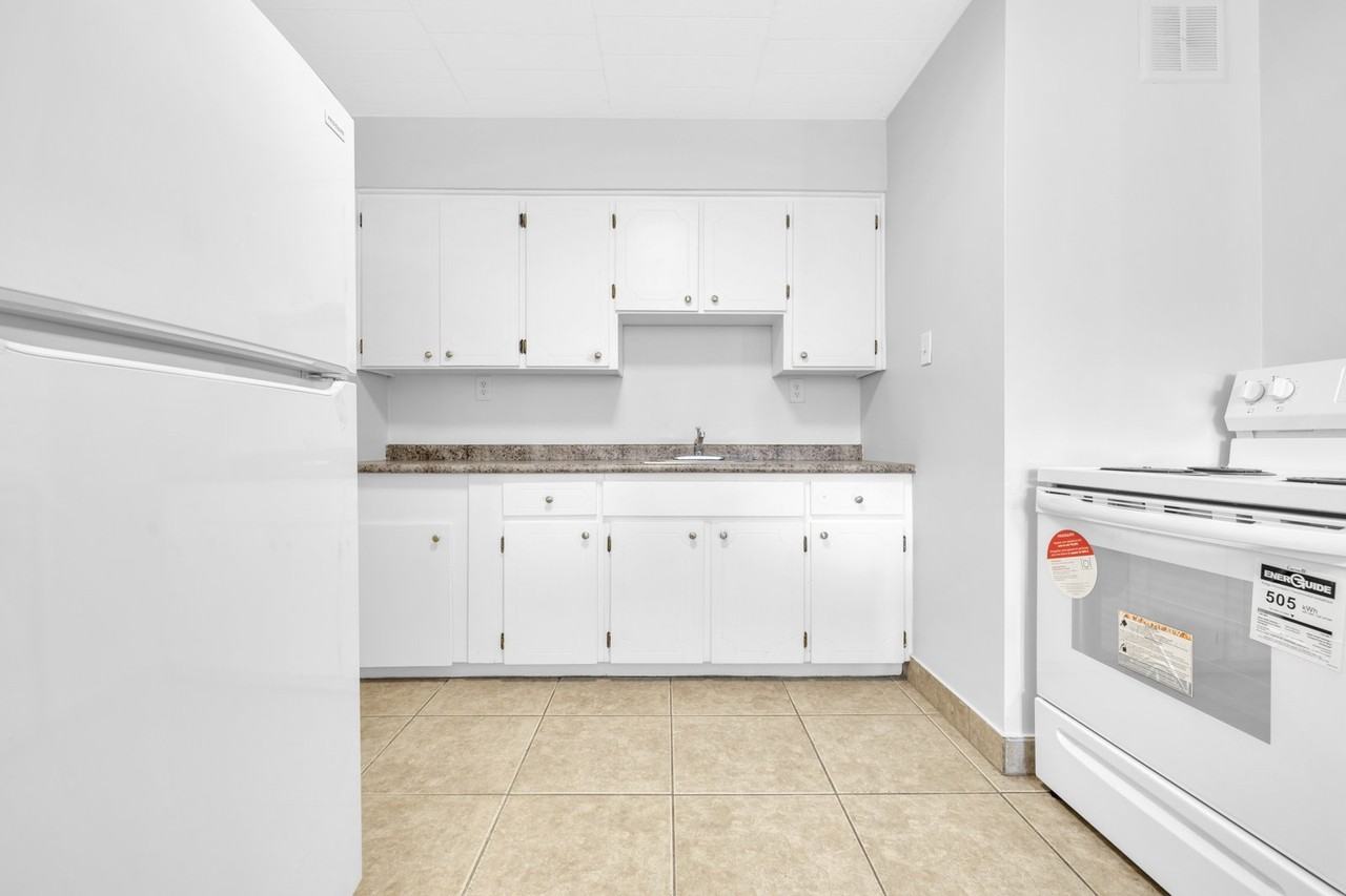 833 Pillette Road #20 - Photo 4 of 7