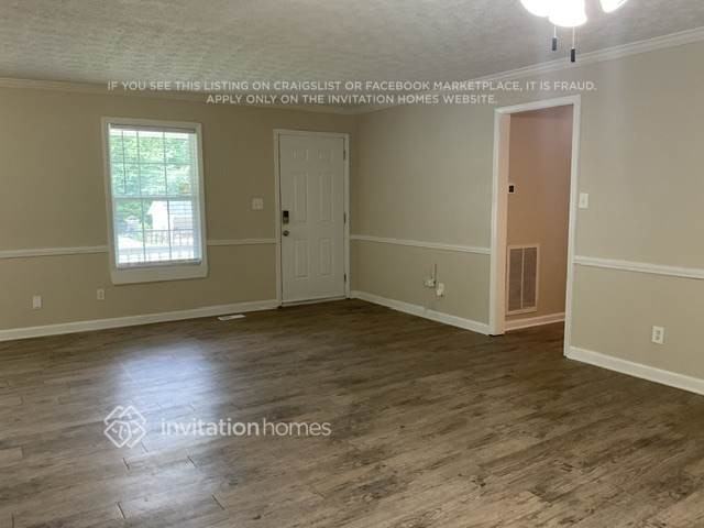 2396 Shire Ct - Photo 3 of 18