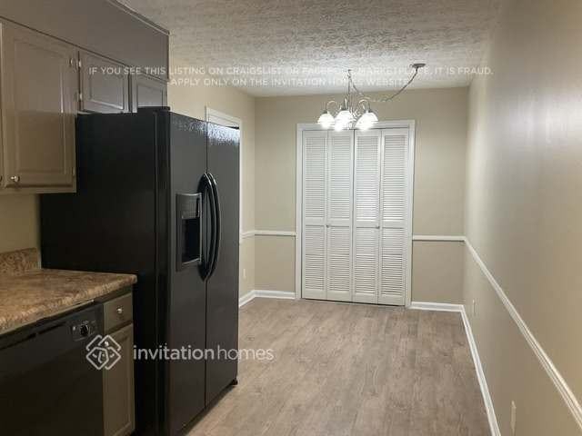 2396 Shire Ct - Photo 7 of 18