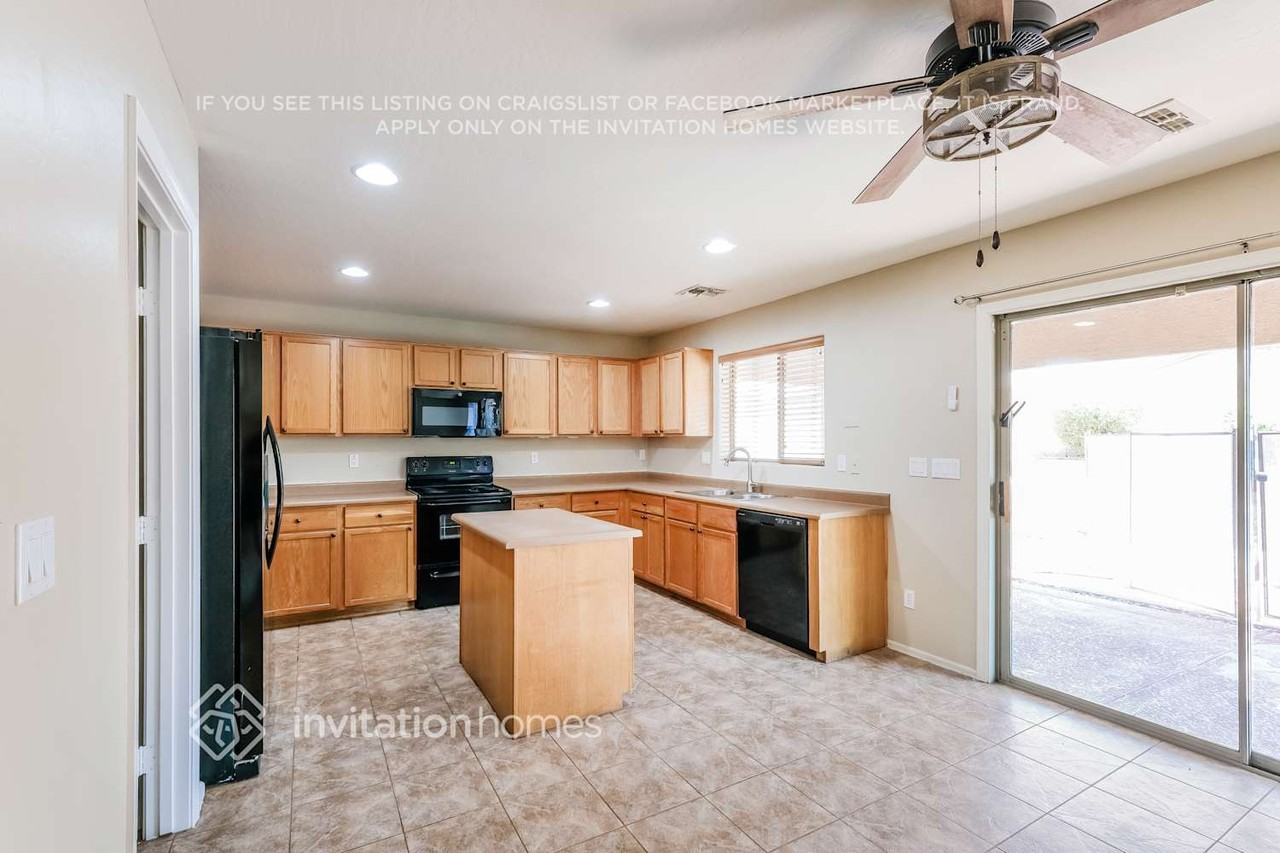 24902 W Wayland Dr - Photo 7 of 18