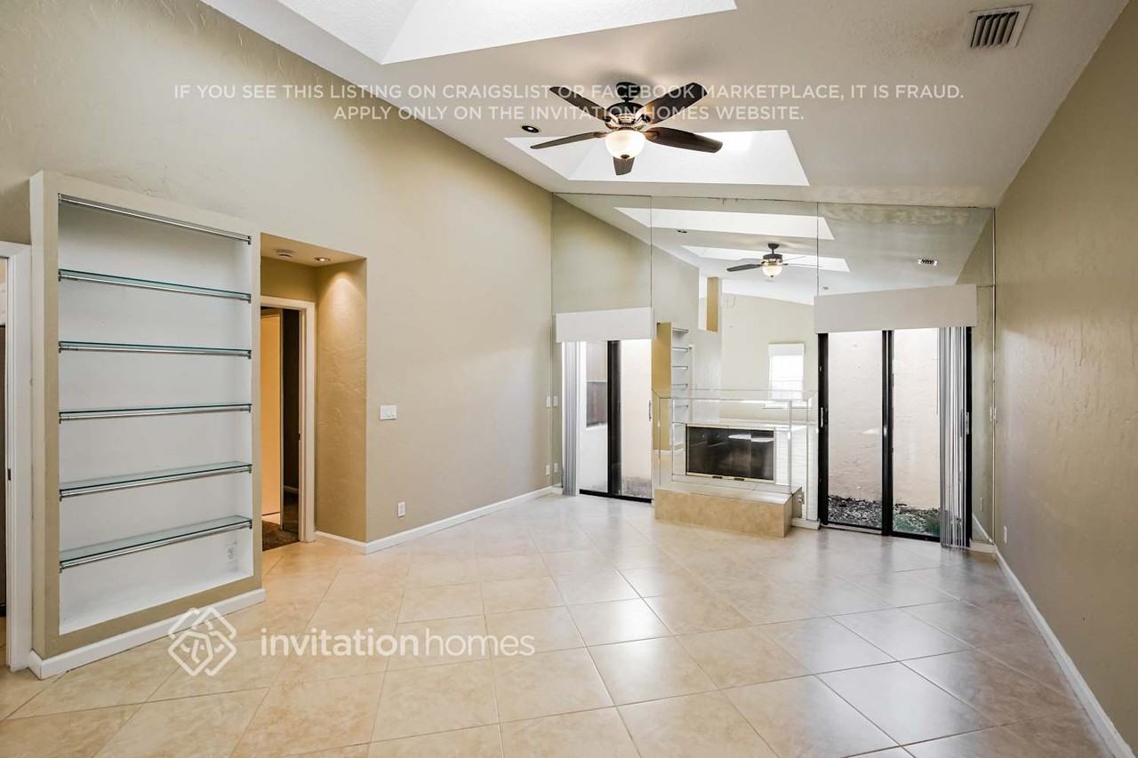 7045 Golf Pointe Cir - Photo 3 of 17