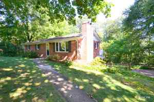featured image of 17 Laurel Park Dr