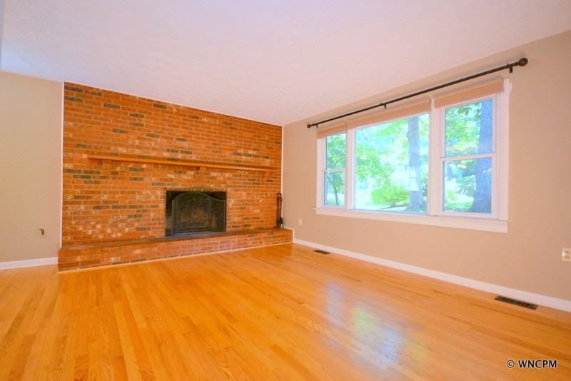 17 Laurel Park Dr - Photo 4 of 16