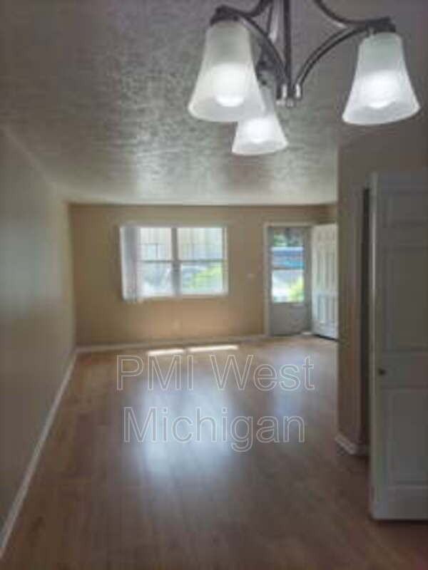 4258 Bond Ave #4 - Photo 7 of 13