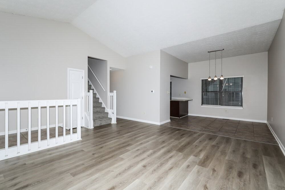12065 Rossi Dr - Photo 4 of 17