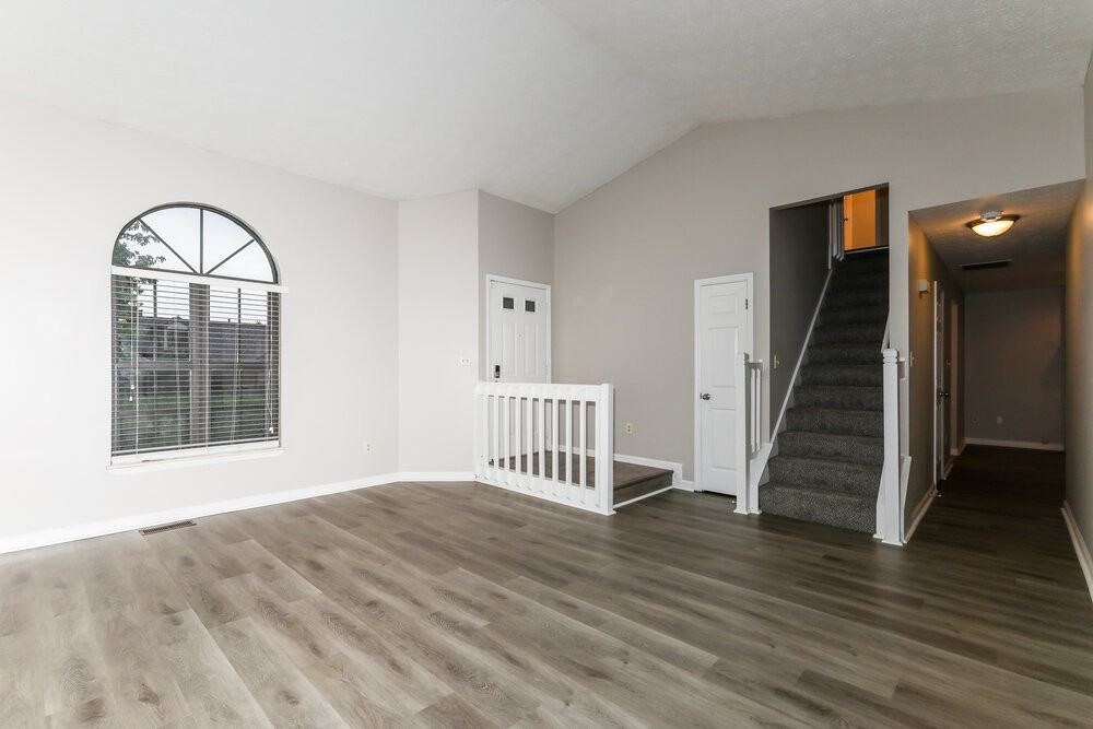 12065 Rossi Dr - Photo 5 of 17