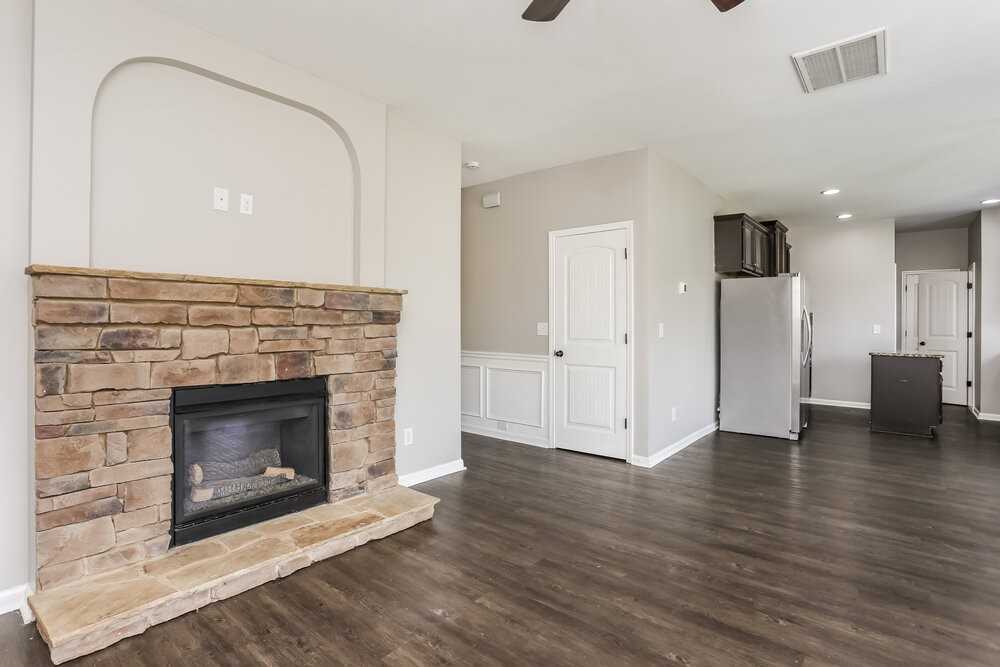 639 Ocean Ave - Photo 5 of 17