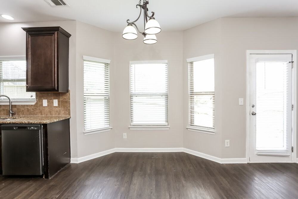 639 Ocean Ave - Photo 7 of 17