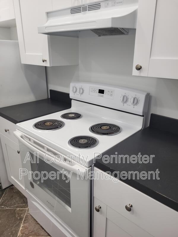 3083 Colonial Way #L - Photo 4 of 8