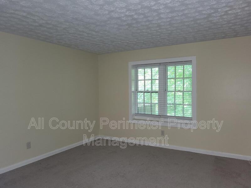 3083 Colonial Way #L - Photo 5 of 8