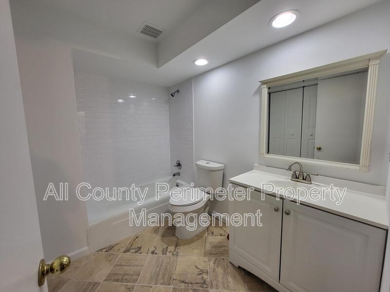 3083 Colonial Way #L - Photo 6 of 8